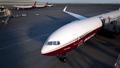 Trup nového letounu firmy Boeing se při testu roztrhl. Testovací stroj je už nepoužitelný