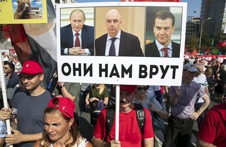 Transparent s obrzkem ruskho prezidenta Vladimira Putina, ruskho ministra...