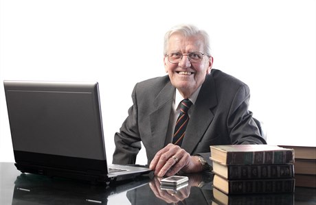 Úředník v důchodovém věku (ilustrační foto).
