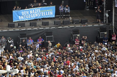 Chemnitz bez nacist, hlásá jeden z transparent.