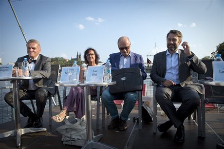 Zleva Bohuslav Svoboda (ODS), Marta Semelová (KSM), Ivan Pilný (ANO) a Jakub...