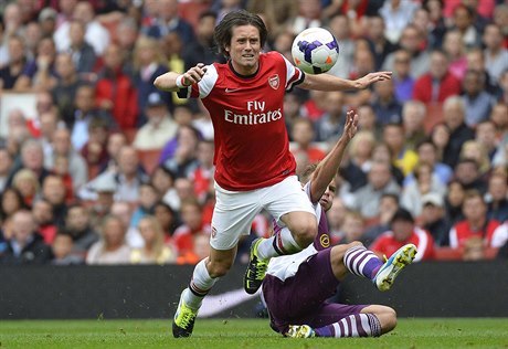 Tomá Rosický si opt oblékl dres Arsenalu.