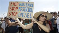 Zastavte jadernou energii, zastavte pesticidy, zastavte diesel, vzkazuje ena...