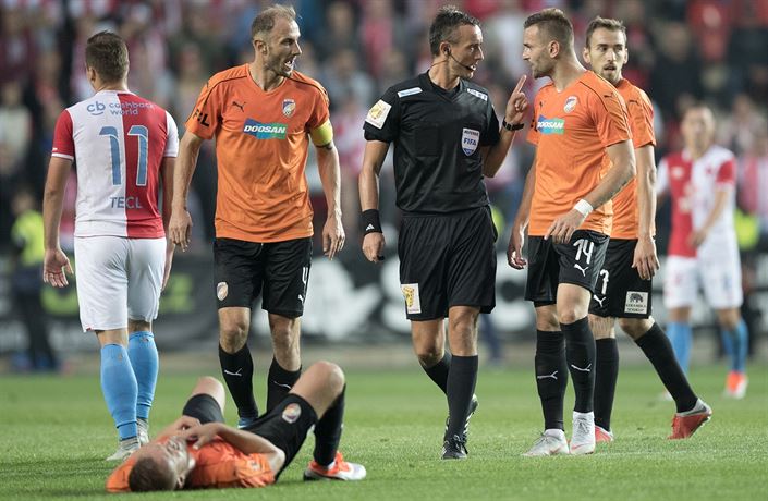 Sudí Petr Ardeleanu zvládl lágr na jedniku.