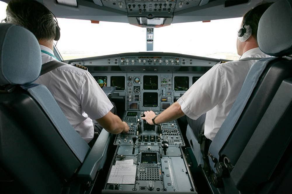 Pilot� je málo. Chybí jich a� n�kolik statisíc�. 