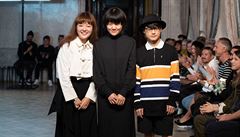 Kolekce japonských student z tokijské Bunka Fashion Graduate University...