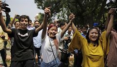 Aktivisté bojující za lidská práva slaví úspch v Novém Dillí.
