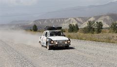 NOMÁDI: Škoda 100 na cestách. Kyrgyzstán a zkratka přes hory