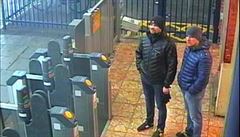 Podezelý Petrov a  Boshirov byli zachyceni na bezpenostních kamerách ve mst...