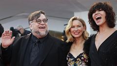 Pedseda poroty, uznávaný reisér Guillermo del Toro s Naomi Wattsovou a...