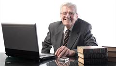 Úředník v důchodovém věku (ilustrační foto).