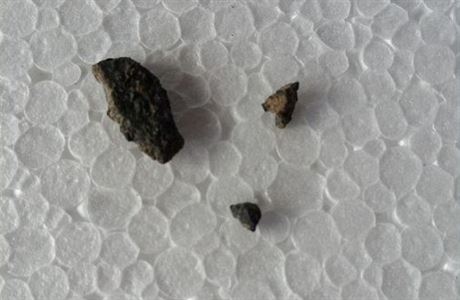 Úlomky meteoritu, který v Královéhradeckém kraji vydsil obyvatele rodinného...