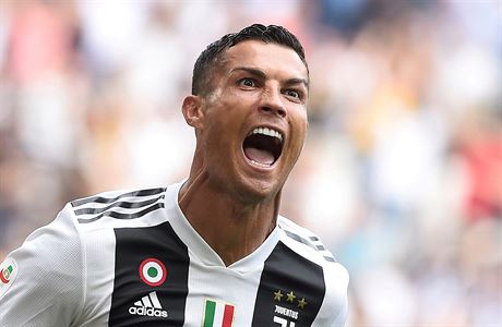 Cristiano Ronaldo se raduje z gólu.