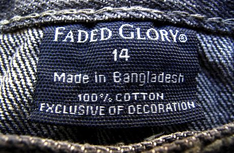 Díny vyrobené v Bangladéi.