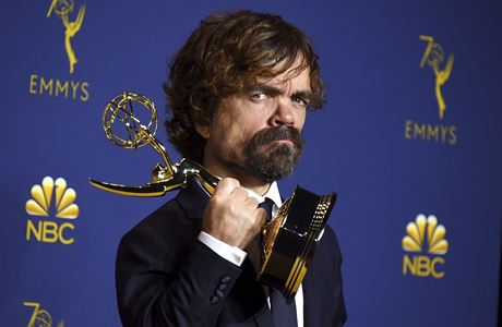 Ceny Emmy 2018. Peter Dinklage (Hra o trny) s cenou pro nejlepho herce ve...