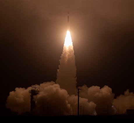 Raketa Delta II se satelitem, který bude monitorovat ledové pokrytí Zem.