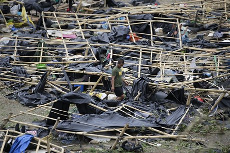 Nejmén 25 lidí zabil na Filipínách mohutný tajfun Mangkhut, který se v sobotu...