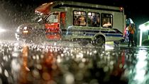 Bez elektřiny se ocitlo téměř 950 000 domácností a podniků.