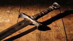Čínský školák našel v řece tři tisíce let starý meč 