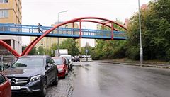Lávka přes ulici Petržílkova v Praze 13 je ve špatném technickém stavu. | na serveru Lidovky.cz | aktuální zprávy