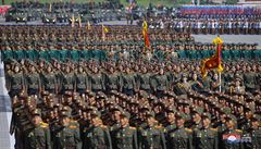 Severokorejská armáda pi slavnostním prvodu.