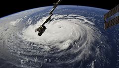 Hurikán Florence na snímcích agentury NASA.