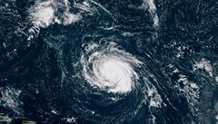 Hurikán Florence ve vzdálenosti zhruba 1200 kilometr od Bermud.