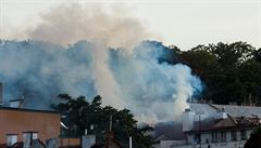 Na Smchov pi poru podkrov domu hasii ze ty stanic evakuovali 20 lid