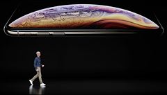 Tim Cook a nový Apple iPhone XS.