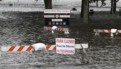 Hurikán Florence pinesl na východní pobeí USA záplavy. Tisíce lidí jsou bez...