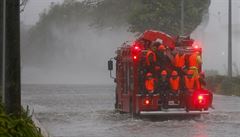 Tajfun Mangkhut biuje severní ást Filipín hustými lijáky a mohutným vichrem.