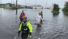 Florence klesla na tropickou depresi, nebezpe pedstavuje nadle. Vydala si 13 mrtvch