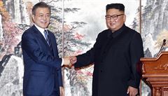 Severokorejský vdce Kim ong-un  a jihokorejský prezident Mun e-in si...