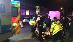 V Londýně najelo auto do lidí před mešitou, nejméně dva jsou zranění. Podle policie může jít o zločin z nenávisti