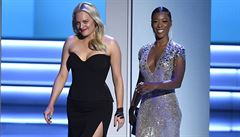 Ceny Emmy 2018. Elisabeth Mossová (vlevo) a Samira Wileyová, tvá�e seriálu...