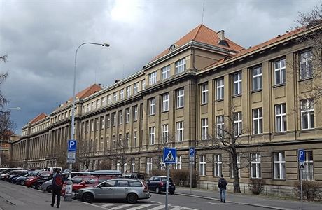 Engelova budova VUT dokonená ve 30. letech (Zikova ulice v praských...