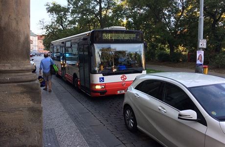 Cestujc mohou vyut nhradn autobusy X22.