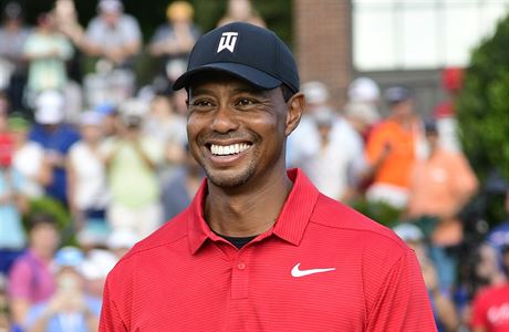 Golfista Tiger Woods se irokým úsmvem na tvái poté, co vyhrál svj první...