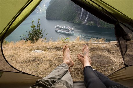 Veerní romantika s výhledem na vodopád Sedm Sester a Geirangerfjord