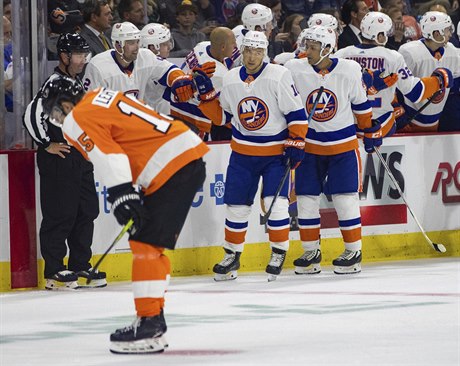 Jan Ková slaví svj první, a pravdpodobn i poslední gól za Islanders.