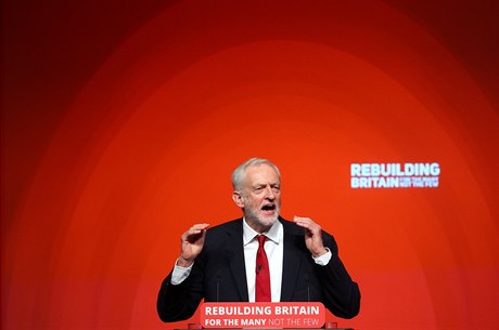 Pedseda Labourist Jeremy Corbyn na konferenci v Liverpoolu.