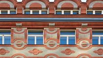 Detail atiky Myšákova domu ve Vodičkově ulici rovněž na Novém Městě,...