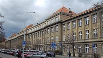 Engelova budova VUT dokonen ve 30. letech (Zikova ulice v praskch...