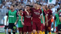 Fotbalisté AS Řím se radují z výhry v derby nad Laziem