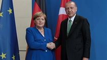 Tureck prezident Recep Erdogan a nmeck kanclka Angela Merklov.