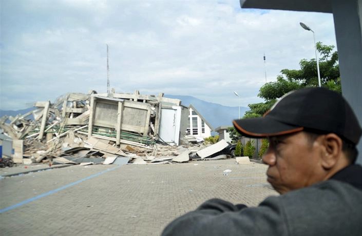 Do okolních m�st stále nedorazila humanitární pomoc. 