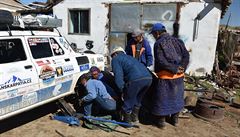 Zlomená náprava  - porada p�ed opravou