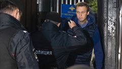 ‚Připravená provokace‘. V Navalného štábu prý policie našla falešné hlasovací lístky