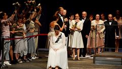 Operní inscenace Fidelio (2018). Reie: Vera Nemirová.
