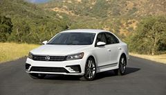 Volkswagen Passat - nové auto stojí 1,1 milion� korun, dvouletý ojetý v�z...